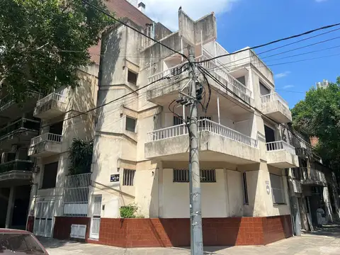Departamento dos dormitorios con balcón al frente en alquiler - Suipacha al 1300