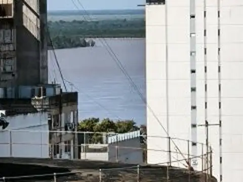 BUENOS AIRES 1079 CON PATIO EN ALTURA Y BALCÓN CORRIDO, VISTA PARCIAL AL RÍO