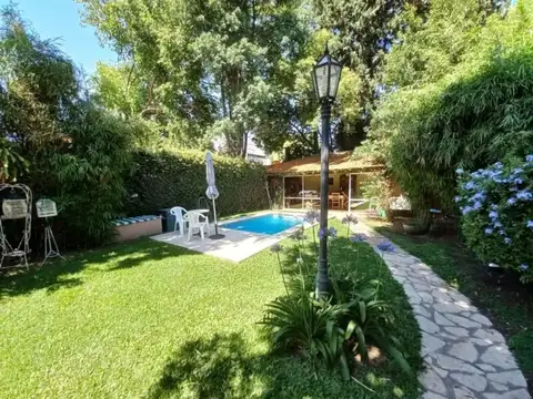 Chalet en Venta 4 ambientes Fondo Pileta Cochera Haedo Norte