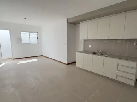 Av Los Platanos 150 , Piso 0