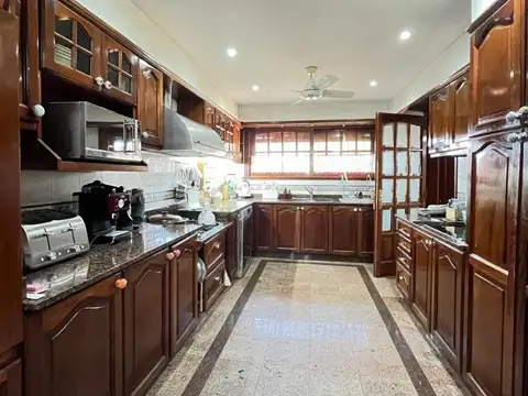 Casa en Venta con 5 cocheras