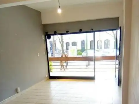 Local en San Isidro  mts 25 de mayo y catedral   impecable
