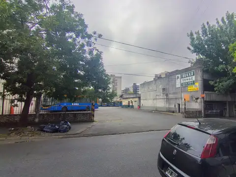 IMPORTANTE FRACCION MORON CENTRO SALIDA A DOS CALLES