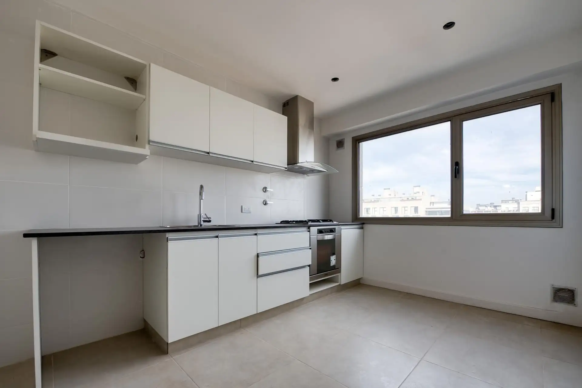 Depto 3 amb, 90m² con quincho, terraza y cochera — Zona Guemes