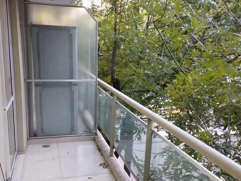 Juan Manuel de Rosas 1491, un dormitorio, frente balcón. Luminoso 481-5308