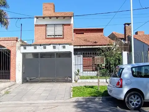 CASA VENTA LA PLATA 3 DORMITORIOS