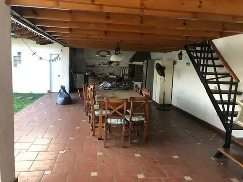 Chalet impecable 3 1/2cuadras Est. CHILAVERT