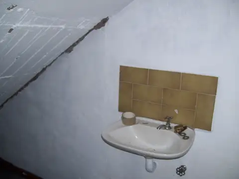 LOCAL SOBRE AVENIDA YRIGOYEN