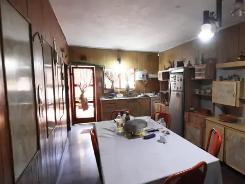 Casa 7 ambientes con 2 baños