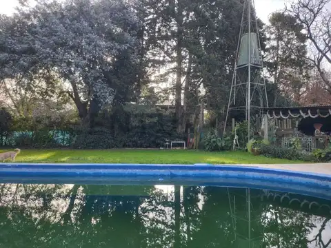 Casa en Venta con 3 cocheras