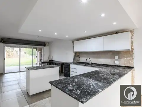 Casa en Venta con 2 cocheras