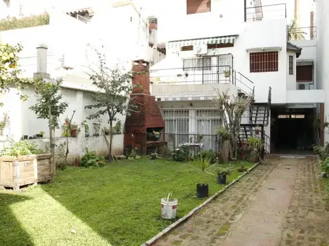 Venta Casa  8 ambientes en Coghlan | jardin | cochera