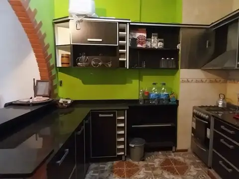 CASA  5 AMBIENTES VENTA  LOMAS DE ZAMORA MAS DEPTO