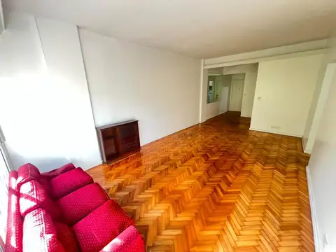 REGIO DEPARTAMENTO DE 4 AMBIENTES CON DEPENDENCIA DE SERVICIO EN MUY BUEN ESTADO