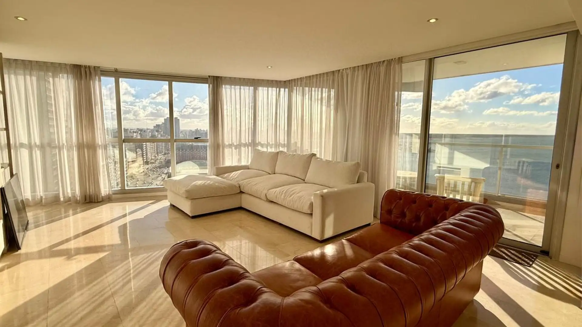 Depto 6 amb, 260m² con 3 cocheras y vista al mar — Guemes