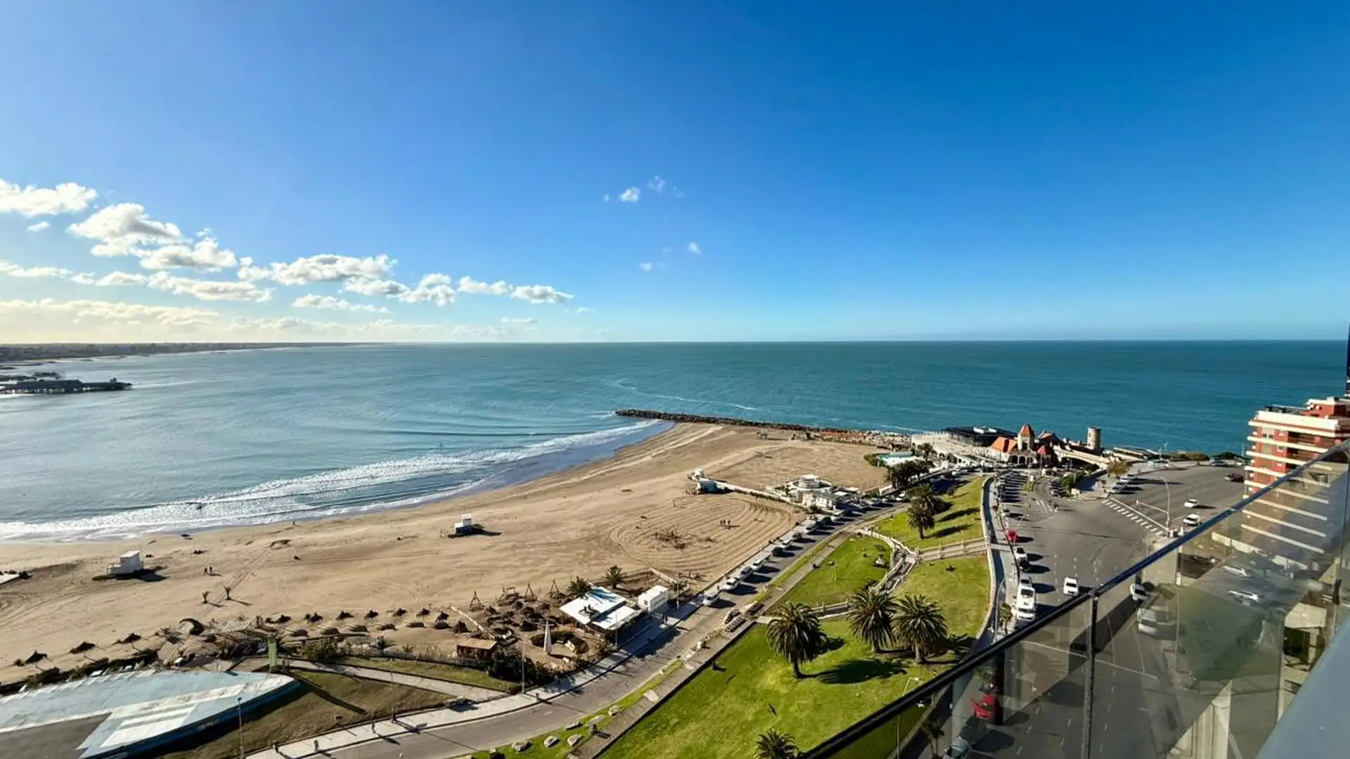 Depto 6 amb, 260m² con 3 cocheras y vista al mar — Guemes