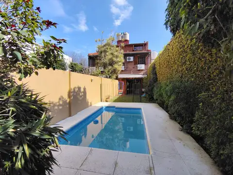 VENTA DÚPLEX 5 AMBIENTES CON DOBLE COCHERA CUBIERTA PILETA Y PARILLA