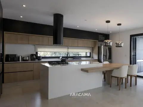 Casa 5 ambientes con 6 baños