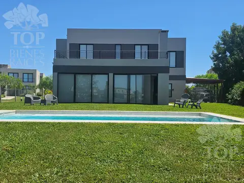 Casa 5 ambientes con 3 baños