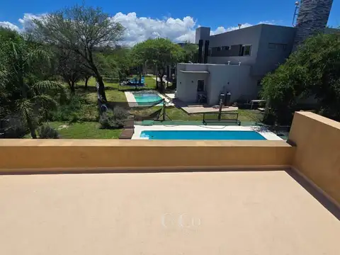 Casa 6 ambientes con 3 baños