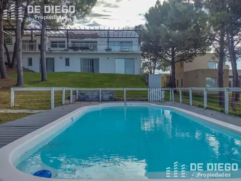 Muy linda casa en venta con rápida salida al mar en Barrio Residencial II – Costa Esmeralda