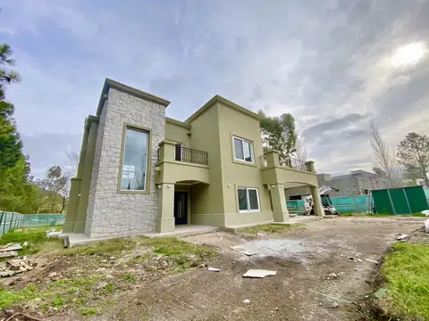 Casa en barrio cerrado Miralagos