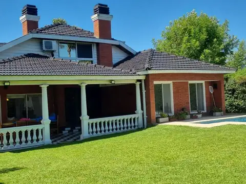 Casa 4 ambientes con 2 baños