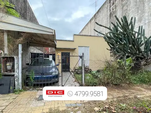 D F Sarmiento  al 3300, entre Acassuso y R Castro