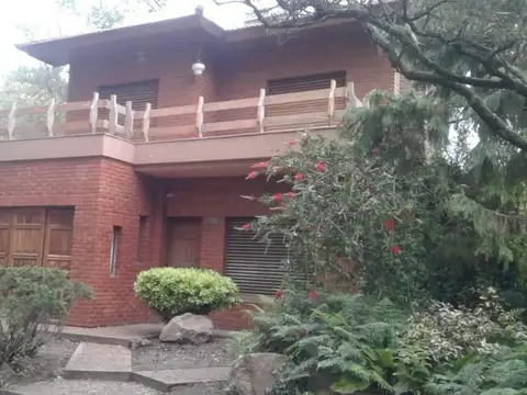 Casa en venta - 3 Dormitorios 3 Baños 1 Cochera - 450Mts2 - Santa Teresita