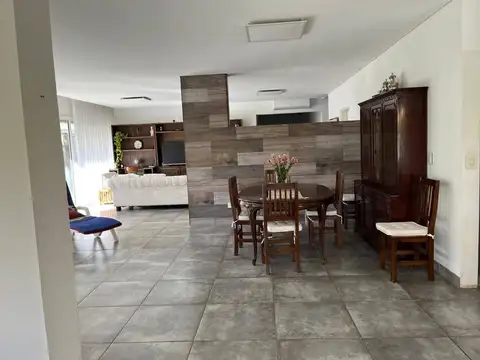 Casa en Venta en El Cantón - Barrio Golf, USD 580.000