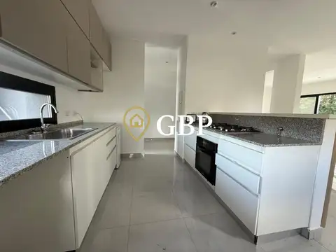 Casa en Venta con 4 cocheras