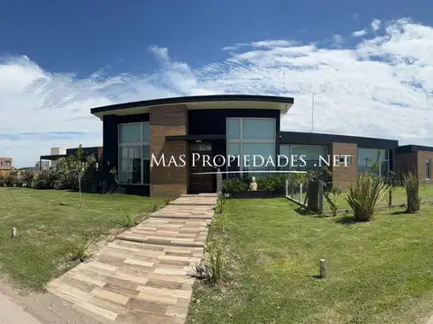 Venta Casa en Lagos de Canning 4 Dormitorios