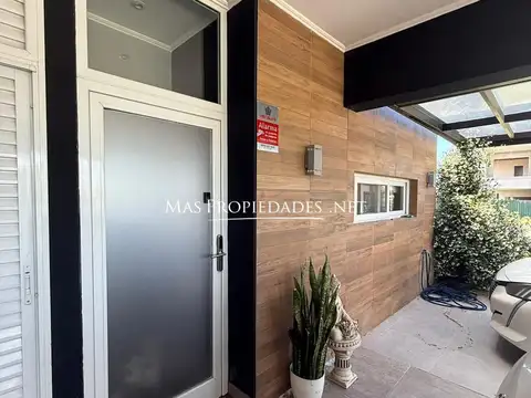 Casa 6 ambientes con 3 baños