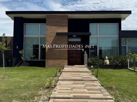 Venta Casa en Lagos de Canning 4 Dormitorios