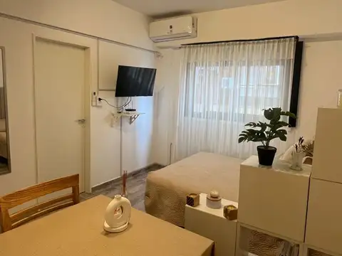 EXCELENTE MONOAMBIENTE C/COCINA SEPARADA EN AVENIDA CHICLANA AL 3100, PARQUE PATRICIOS