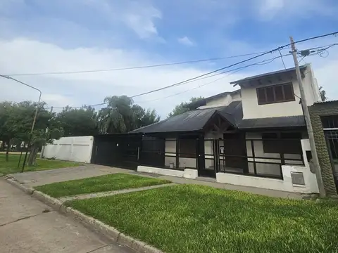 San Jorge  al 600, Grad. Baigorria, espectacular chalet, sobre 500 me de terreno