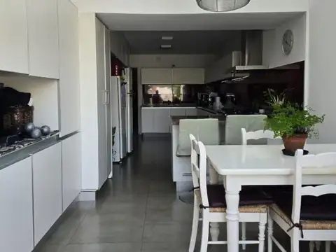 Casa en Venta en Olivos, USD 270.000