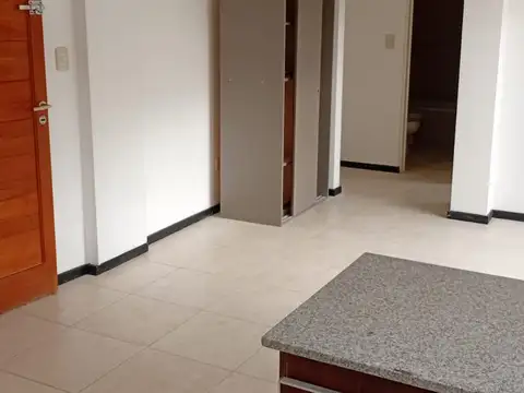 Lorenzo López 1000, Piso 1