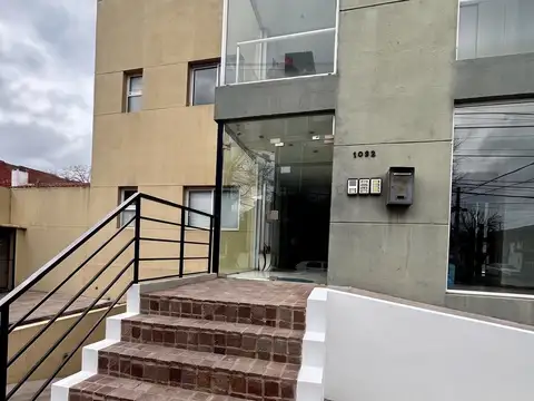 ¡Increíble Departamento en Alquiler 2 ambientes con cochera cubierta y balcón!