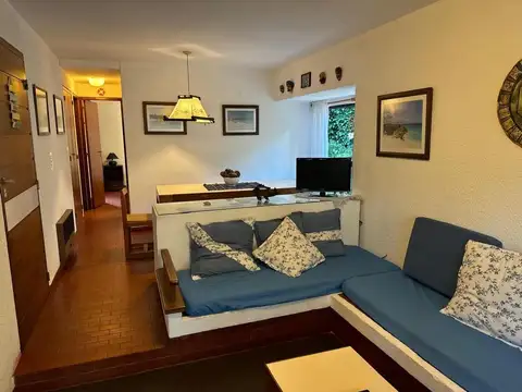 Alameda 206 , Piso 1