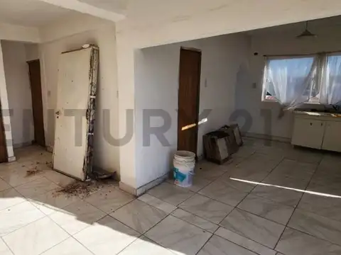 Venta en Bloque: Local + 9 Departamentos en Lanús
