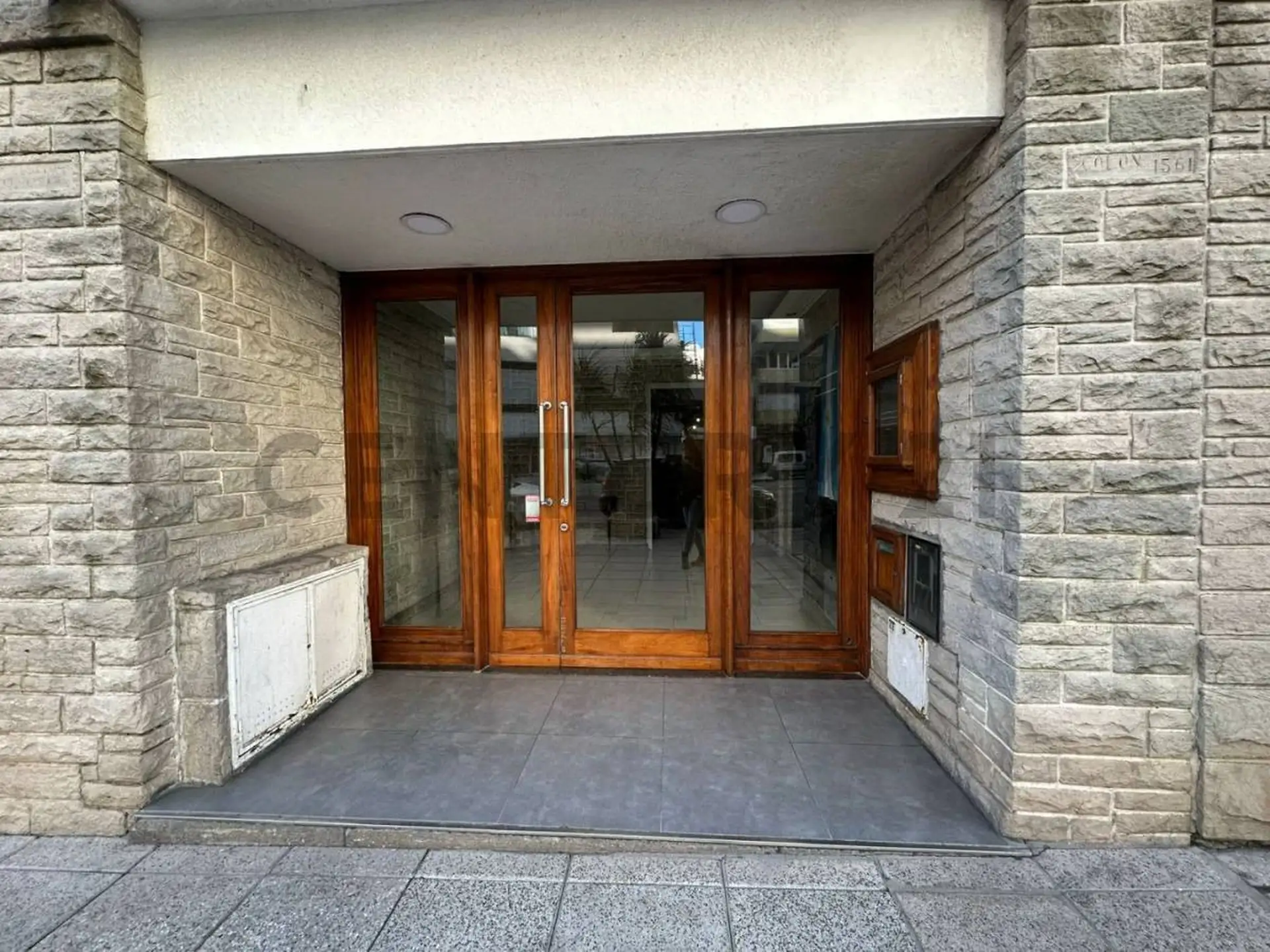 Excelente Departamento de 3 ambientes sobre Avenida Colon ID