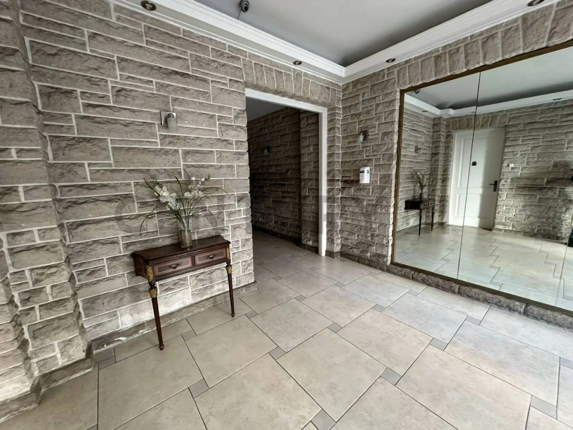 Excelente Departamento de 3 ambientes sobre Avenida Colon ID