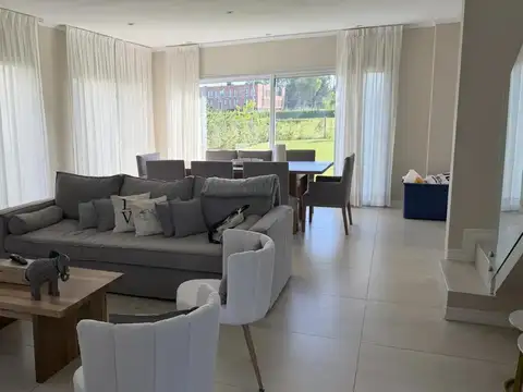 Hermosa Casa 4 Dormitorios en Chateau Pilar