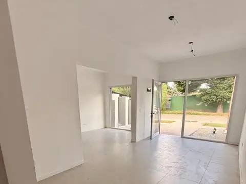 Ultimo local comerciales en Funes sobre Jose Hernadez casi ruta 9 GARITA 15