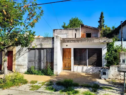 CASA VENTA MERLO A REFACCIONAR APTA CREDITO