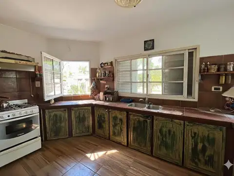 Casa 4 ambientes con 2 baños