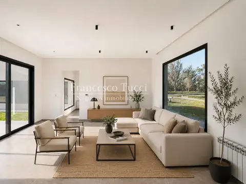 Casa en Venta con 3 cocheras