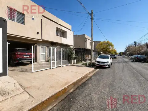 Vende casa de 4 dormitorios en B° Altos del Limay - Portal de Amuc