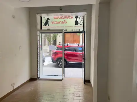 Venta local de 50 m2 con potencial.